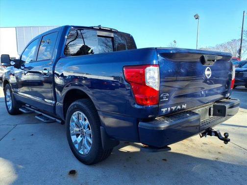 2023 Nissan Titan SV