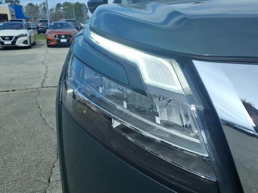 Obsidian Green Pearl 2023 Nissan Pathfinder Platinum 4WD