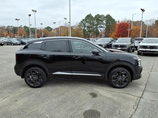 Super Black 2026 Nissan Kicks SR