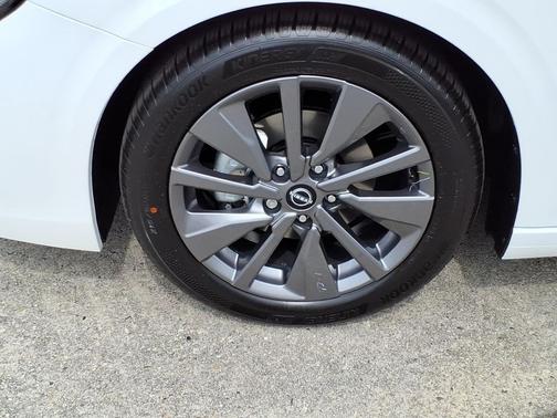 Aspen White Tricoat 2026 Nissan Sentra SL