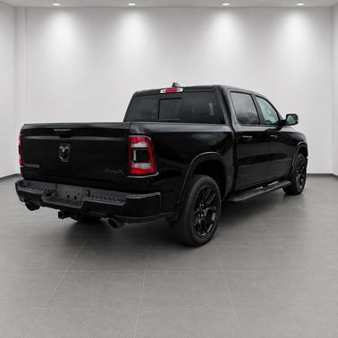 Diamond Black Crystal Pearlcoat 2021 RAM 1500 Laramie