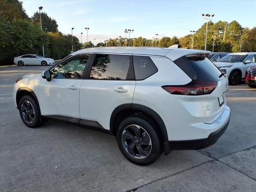 Everest White Pearl Tricoat 2026 Nissan Rogue SV