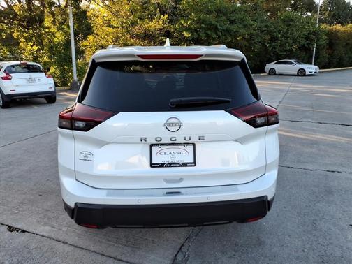Everest White Pearl Tricoat 2026 Nissan Rogue SV