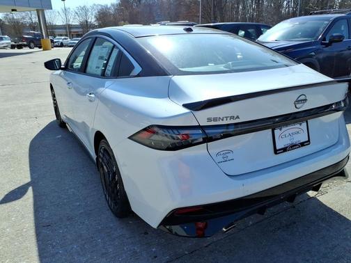 Aspen White Tricoat/Super Black 2026 Nissan Sentra SR