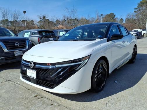 Aspen White Tricoat/Super Black 2026 Nissan Sentra SR