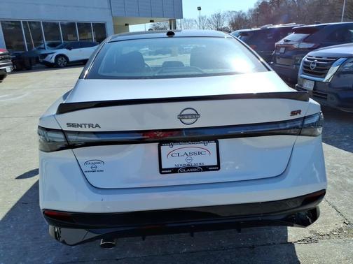 Aspen White Tricoat/Super Black 2026 Nissan Sentra SR
