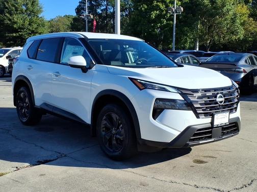 Everest White Pearl Tricoat 2027 Nissan Rogue SV