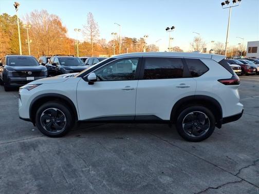 Everest White Pearl Tricoat 2026 Nissan Rogue SV