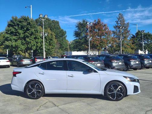 2025 Nissan Altima SR FWD