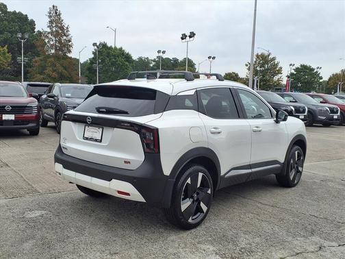 Aspen White Tricoat 2026 Nissan Kicks SR