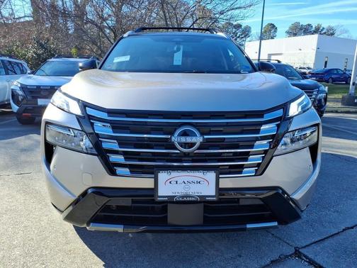 Champagne Silver Metallic/Super Black 2026 Nissan Rogue Platinum