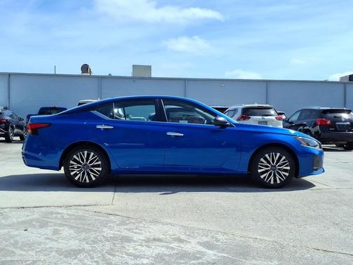 2025 Nissan Altima SV FWD