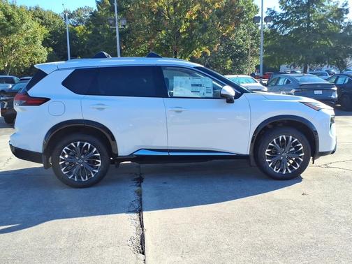 Everest White Pearl Tricoat 2026 Nissan Rogue Platinum