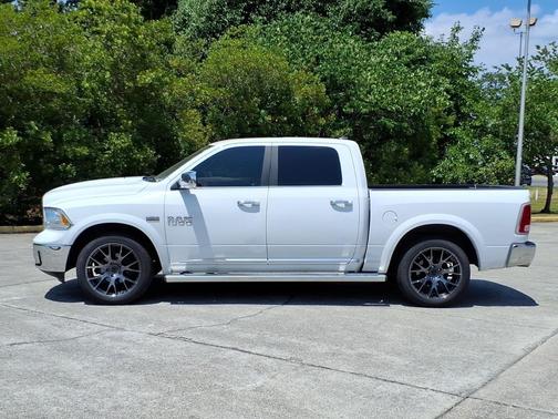 Bright White Clearcoat 2017 RAM 1500 Limited Crew Cab 4x2 5'7' Box