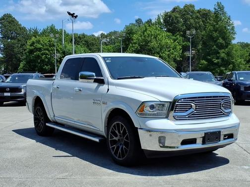 Bright White Clearcoat 2017 RAM 1500 Limited Crew Cab 4x2 5'7' Box