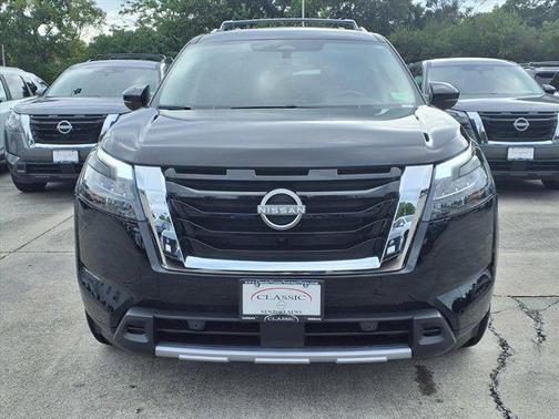 2025 Nissan Pathfinder SL FWD