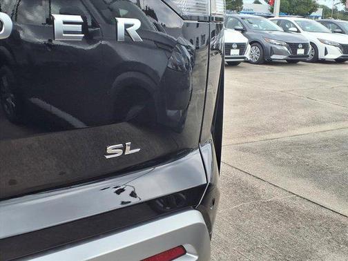 2025 Nissan Pathfinder SL FWD