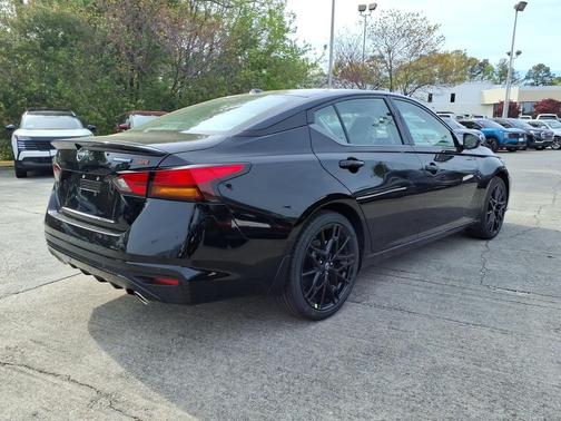Super Black 2026 Nissan Altima SR FWD