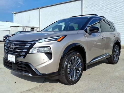 Champagne Silver Metallic/Super Black 2026 Nissan Rogue Platinum