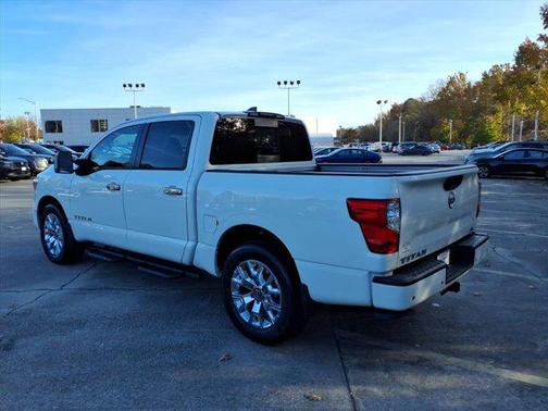 2023 Nissan Titan SV