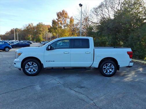 2023 Nissan Titan SV