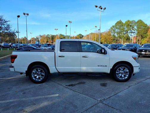 2023 Nissan Titan SV