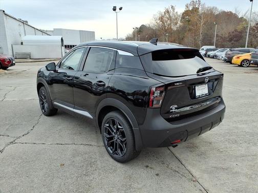 Super Black 2026 Nissan Kicks SR