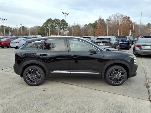 Super Black 2026 Nissan Kicks SR
