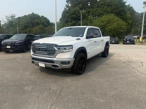 Ivory White Tri-Coat Pearlcoat 2019 RAM 1500 Longhorn