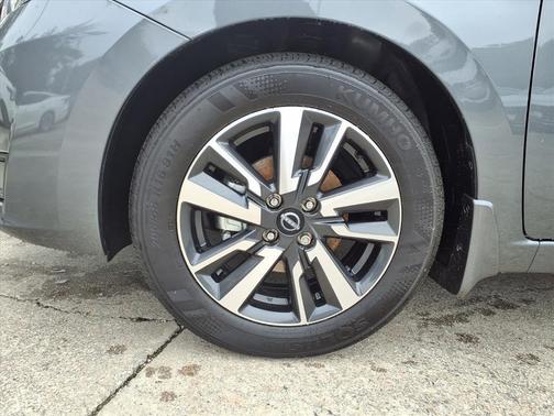 Gun Metallic 2025 Nissan Versa 1.6 SV