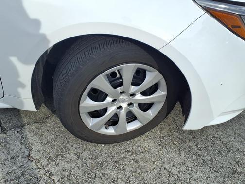 Ice Cap 2023 Toyota Corolla LE