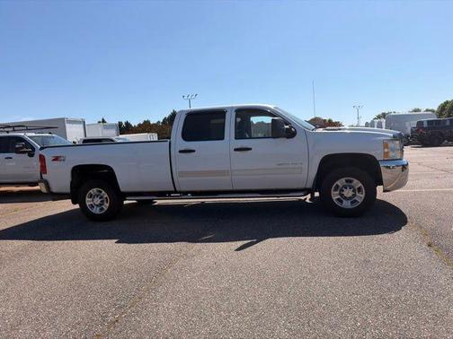Summit White 2009 Chevrolet Silverado 2500 LT Crew Cab