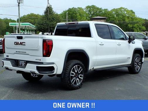 Summit White 2024 GMC Sierra 1500 AT4