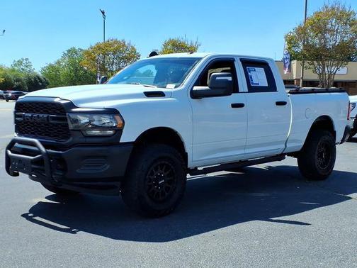 Bright White Clearcoat 2024 RAM 2500 Tradesman Crew Cab 4x4 6'4' Box