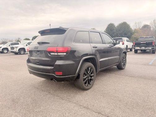 2022 Jeep Grand Cherokee Laredo