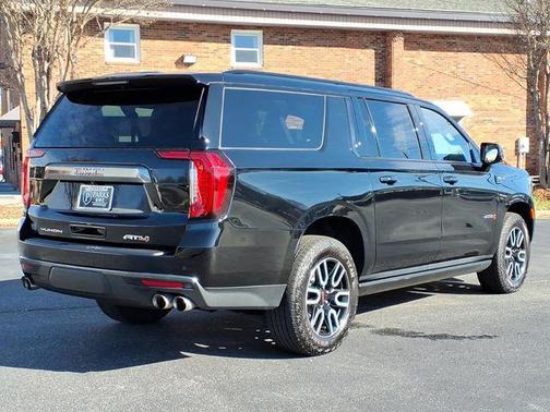 2023 GMC Yukon XL 4WD AT4