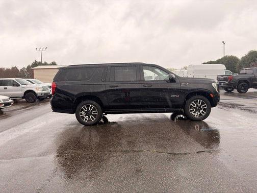 2023 GMC Yukon XL 4WD AT4