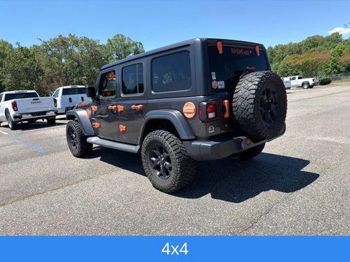 Granite Crystal Metallic Clearcoat 2018 Jeep Wrangler Unlimited Sahara
