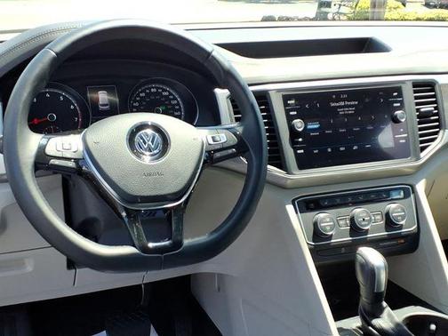 Pure White 2020 Volkswagen Atlas 2.0T SE w/Technology