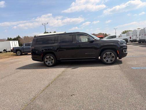 Diamond Black Crystal Pearlcoat 2024 Jeep Wagoneer L Series II 4x4