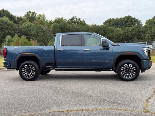 Downpour Met 2026 GMC Sierra 2500 Denali Ultimate