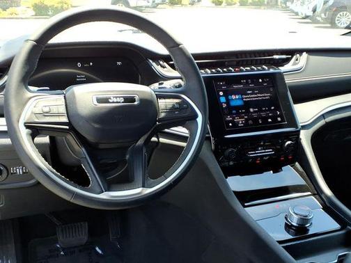 Bright White Clearcoat 2025 Jeep Grand Cherokee Altitude