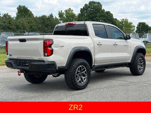 White Sands 2026 Chevrolet Colorado ZR2