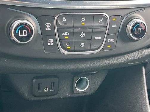 2022 Chevrolet Traverse LT Cloth