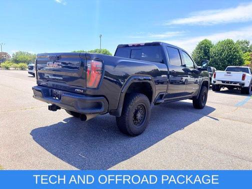 Onyx Black 2024 GMC Sierra 2500 AT4