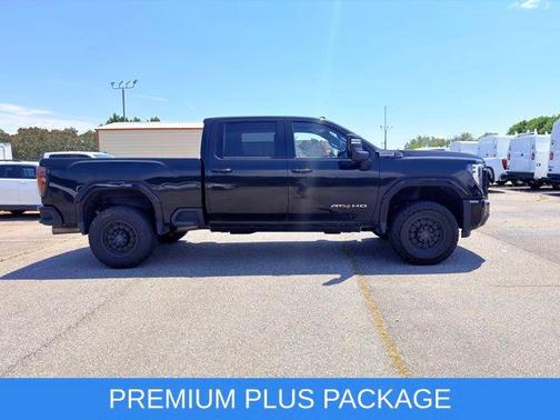 Onyx Black 2024 GMC Sierra 2500 AT4