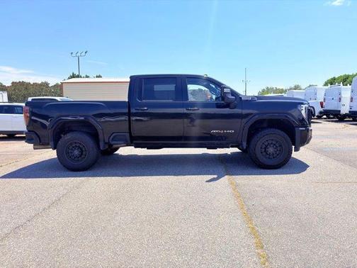 Onyx Black 2024 GMC Sierra 2500 AT4