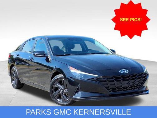 Phantom Black 2022 Hyundai ELANTRA SEL