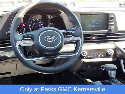 Phantom Black 2022 Hyundai ELANTRA SEL