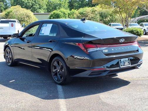 Phantom Black 2022 Hyundai ELANTRA SEL
